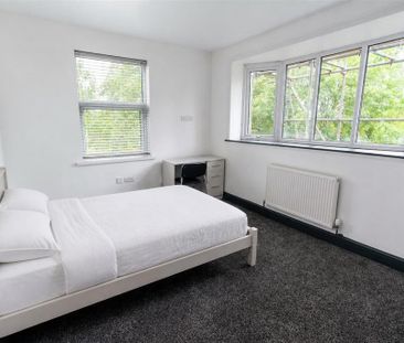 8 bedroom house to rent - Photo 1