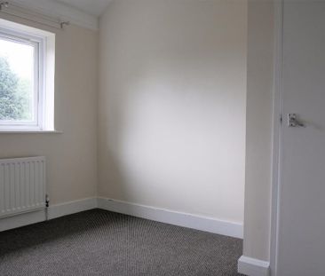 2 bedroom semi-detached house to rent - Photo 4