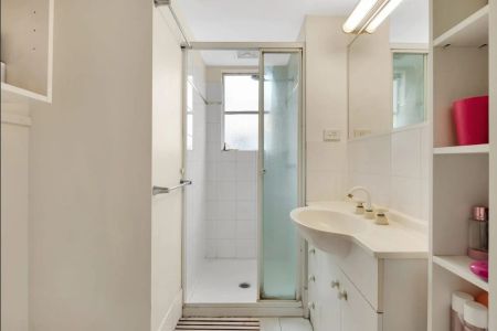 Prime Location Refurbished 2-Bedroom Unit with Ensuite Bathrooms - Photo 5