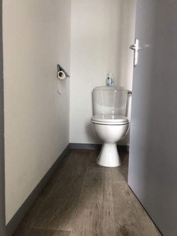 Location Appartement 2 pièces 58m² LA ROCHE CHALAIS 24490 - Photo 5