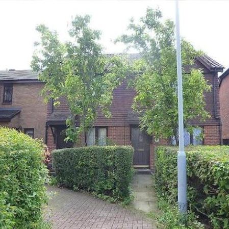 3 Bed Semi-Detached House, Gables Close, SE12 - Photo 1