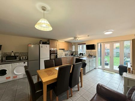 House share to rent on - Photo 3