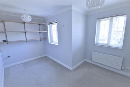 3 Bedroom Terraced To Let - Photo 4