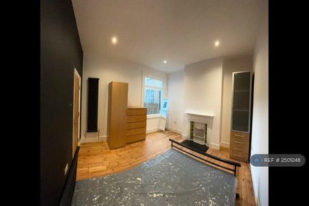 3 bedroom maisonette to rent - Photo 4