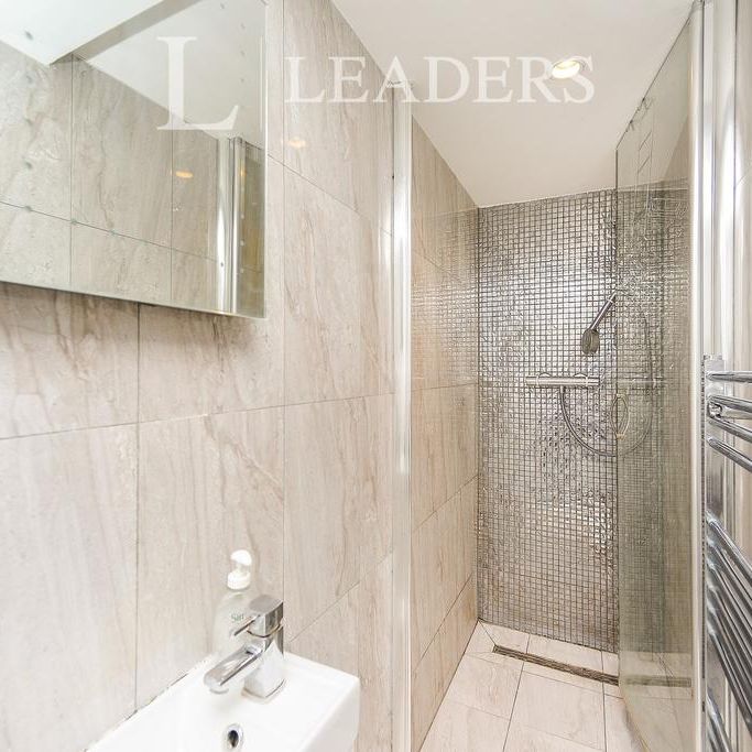 1 bedroom in a house share to rent - Photo 1