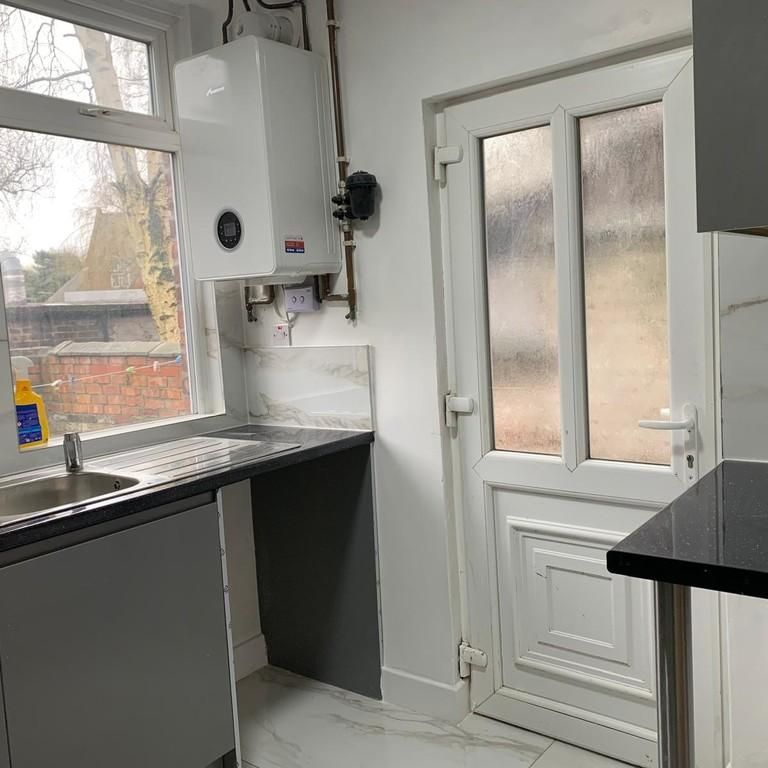 2 bedroom terraced house to rent - Photo 1