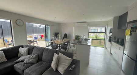3bd house, Viewing at 11:30 am, Saturday, 29th Nov - Photo 4