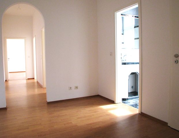 Mannella*Perfekter Stilmix in perfekter Lage* Moderne Jugendstil-Elemente mit viel Licht. - Foto 1