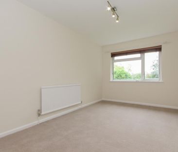 3 bedroom detached bungalow to rent - Photo 3