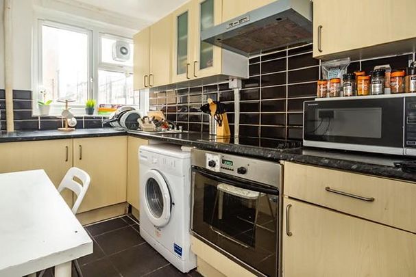 3 bedroom flat to rent - Photo 1