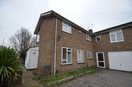 Clockhouse Lane, Ashford, TW15 - Photo 4