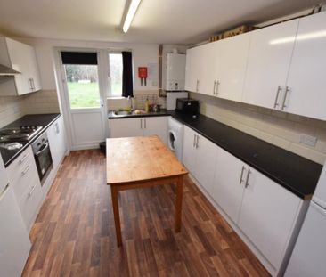 5 bedroom semi-detached house to rent - Photo 6