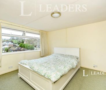 4 bedroom semi-detached house to rent - Photo 6