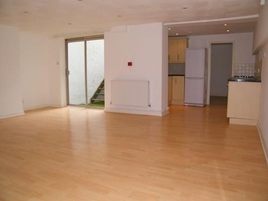 3 Bed Flat, Hove, BN3 - Photo 1