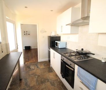 2 Bed Terraced House, Mafeking Street, NG2 - Photo 3