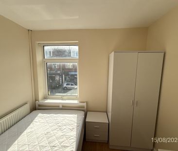 8 bedroom terraced house to rent - Photo 2