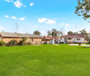 THREE BEDROOM SPACIOUS HOME - Photo 4