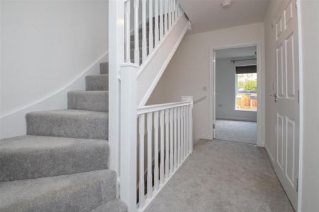 3 bedroom semi-detached house to rent - Photo 4