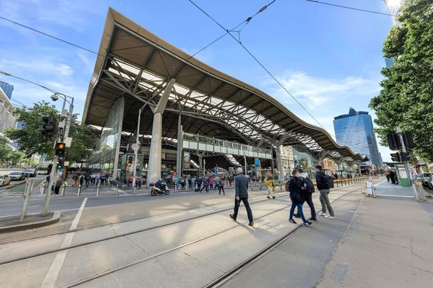 Fully Furnished Modern 2-Bedroom Apartment with Panoramic City Views - Photo 1