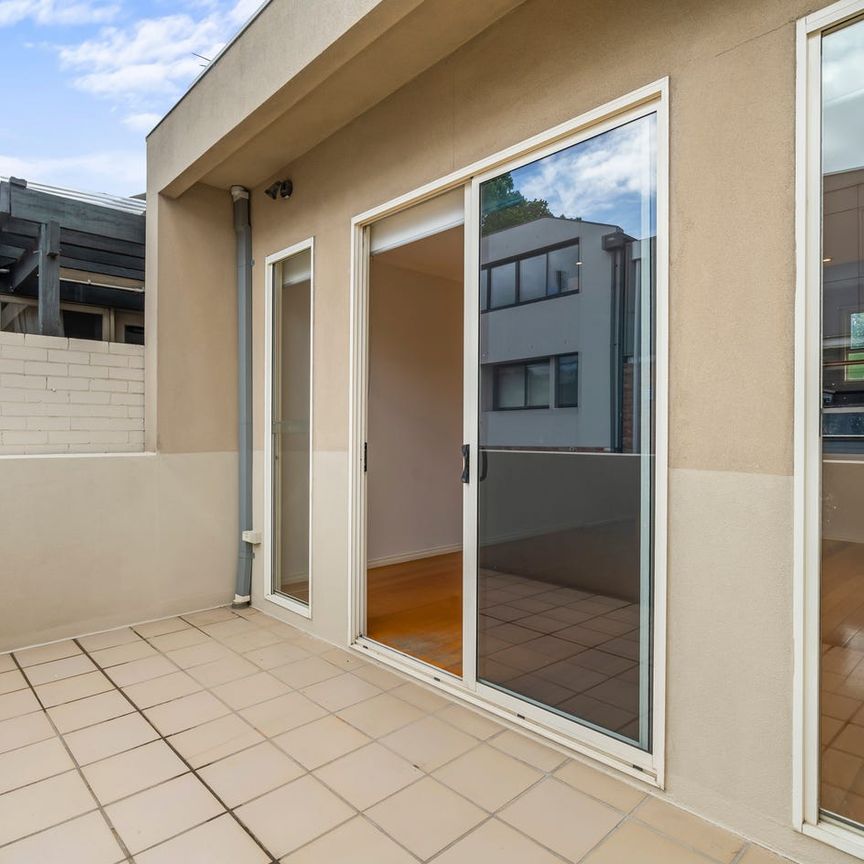 Live the Richmond Dream- Modern Comfort, a Sun-Filled Balcony, and the Best of Melbourne Right at Your Doorstep! - Photo 1