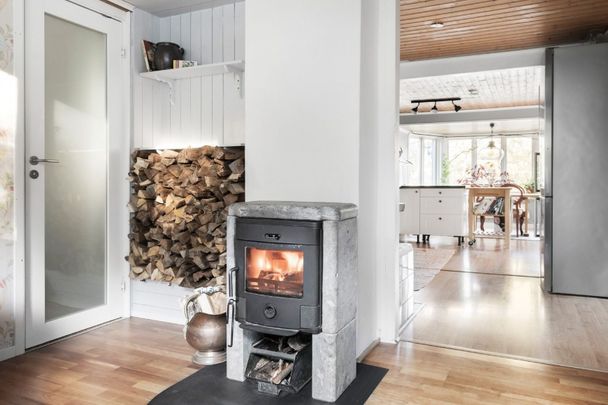 Mysig villa i vacker miljö i Gunnilse med stor tomt och två altaner! - Foto 1