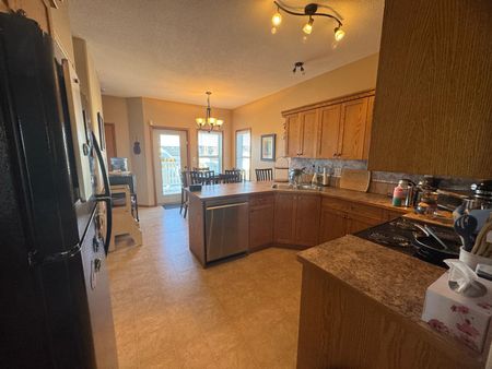 Full House Located in Inglewood! - Photo 5