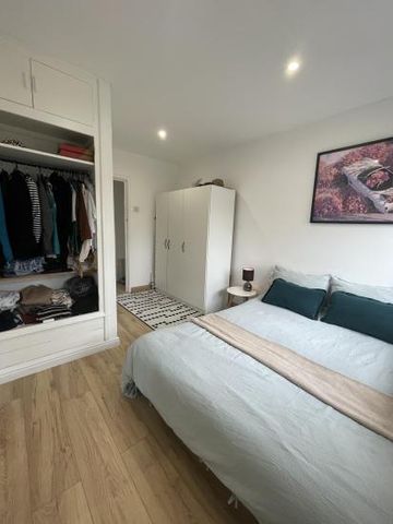 Bright Double Room in Friendly House – Female Renter Preferred - Photo 5