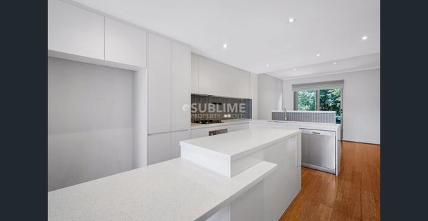 Modern 2 Level Terrace with Parking! - Photo 1