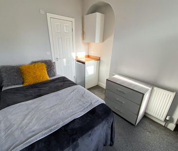 Room 4, 25 Glyn Avenue - Photo 4