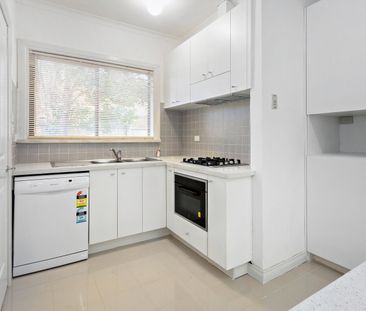 LOVELY THREE BEDROOM HOME - Photo 3