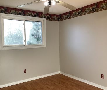 For Lease - 11 Rosenfeld Drive, Barrie, Ontario - Photo 1