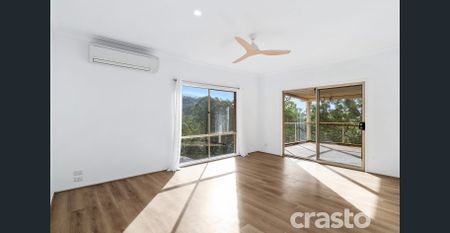 Short or Long Term Rental for your Extended family in Tallai. Secure undercover parking for caravan, boat & many cars. Huge Shed with mezzanine. - Photo 2