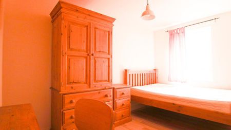 4 bedroom flat to rent - Photo 3