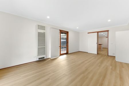 16 Lauren Drive, Hampton Park VIC - Photo 2