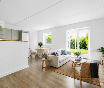 MODERNISERET RÆKKEHUS I HOLLUF PILE MED HAVE OG FRI PARKERING - Foto 1