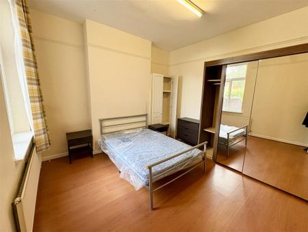 4 bedroom terraced house to rent - Photo 4