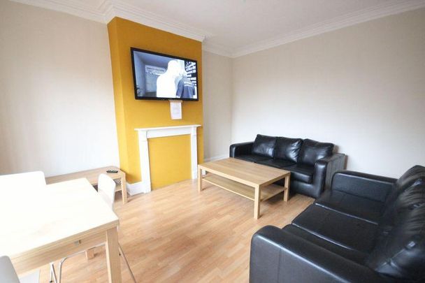 4 bedroom terraced house to rent - Photo 1