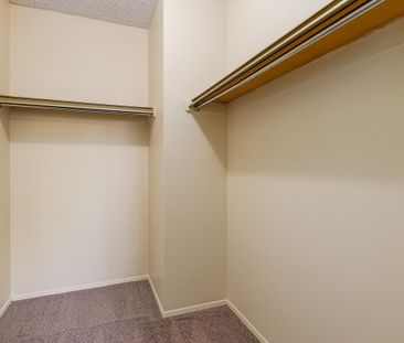 505 56 Avenue SW, Calgary - Photo 2