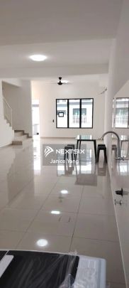 Eco Tropics @ Breezegate - Photo 1