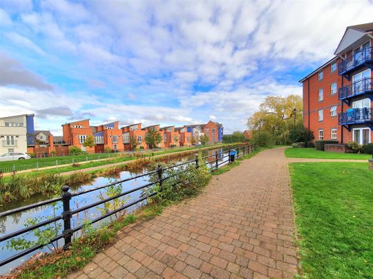 Drapers Field, Canal Basin, CV1 - Photo 1