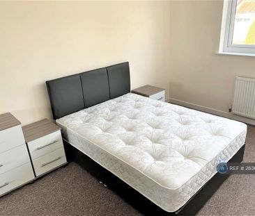 3 bedroom detached house to rent - Photo 2