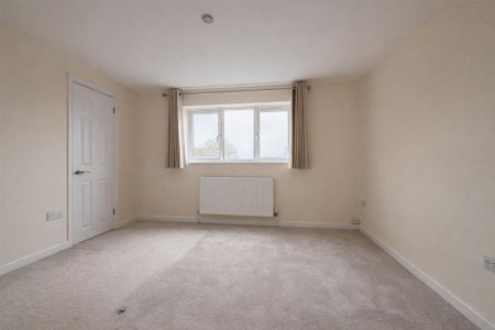 3 bedroom detached house to rent - Photo 3