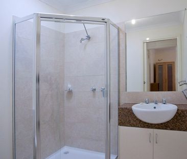 5-bedroom shared house, Finch St - Photo 6