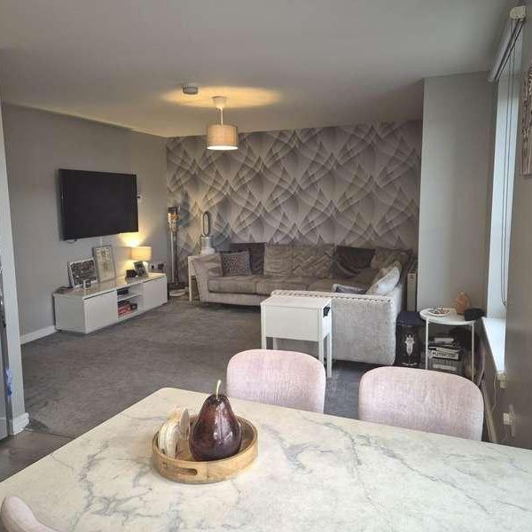 Oatlands Square, Glasgow, G5 - Photo 1