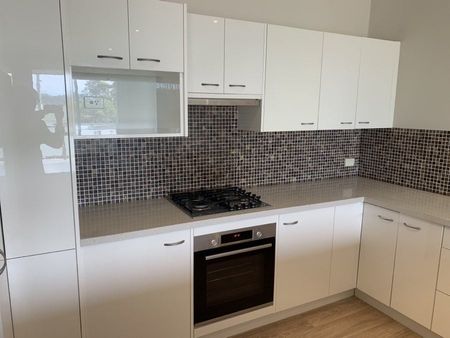 Modern Townhouse in Woy Woy - Photo 3