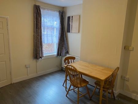 2 Bed Terraced House, Dallow, LU1 - Photo 2