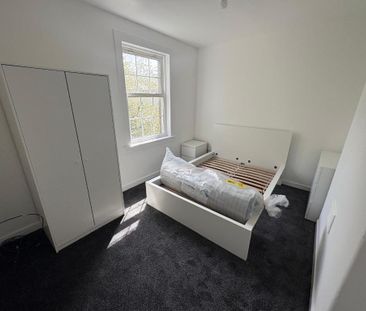 3 bedroom flat to rent - Photo 2