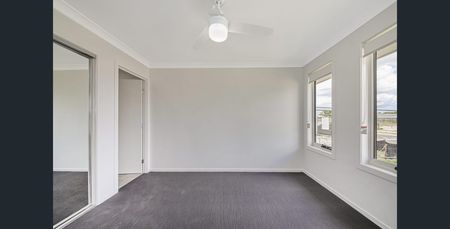 Modern 3 Bedroom Home - Photo 3