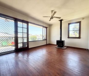 Spacious 3-Bedroom Home in a Quiet, Convenient Ashcroft Location - Photo 2