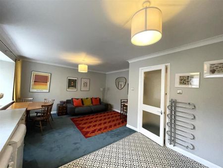 2 bedroom flat to rent - Photo 2